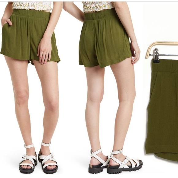 Abound Easy Shorts - Picture 1 of 4